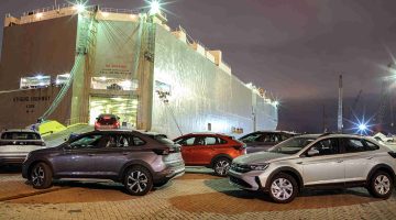 Foto que dá destaque para o Volkswagen Nivus sendo exportado para a Argentina