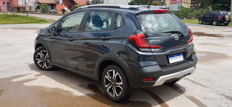 Foto da traseira do Honda WR-V EXL 2021 feita durante o teste do modelo