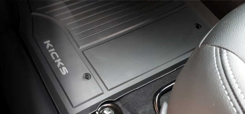 Nissan/Divulgação Tapete de assoalho do Nissan Kicks, vendido como acessório