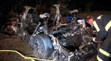foto de capa do carro Tesla que pegou foto nos EUA