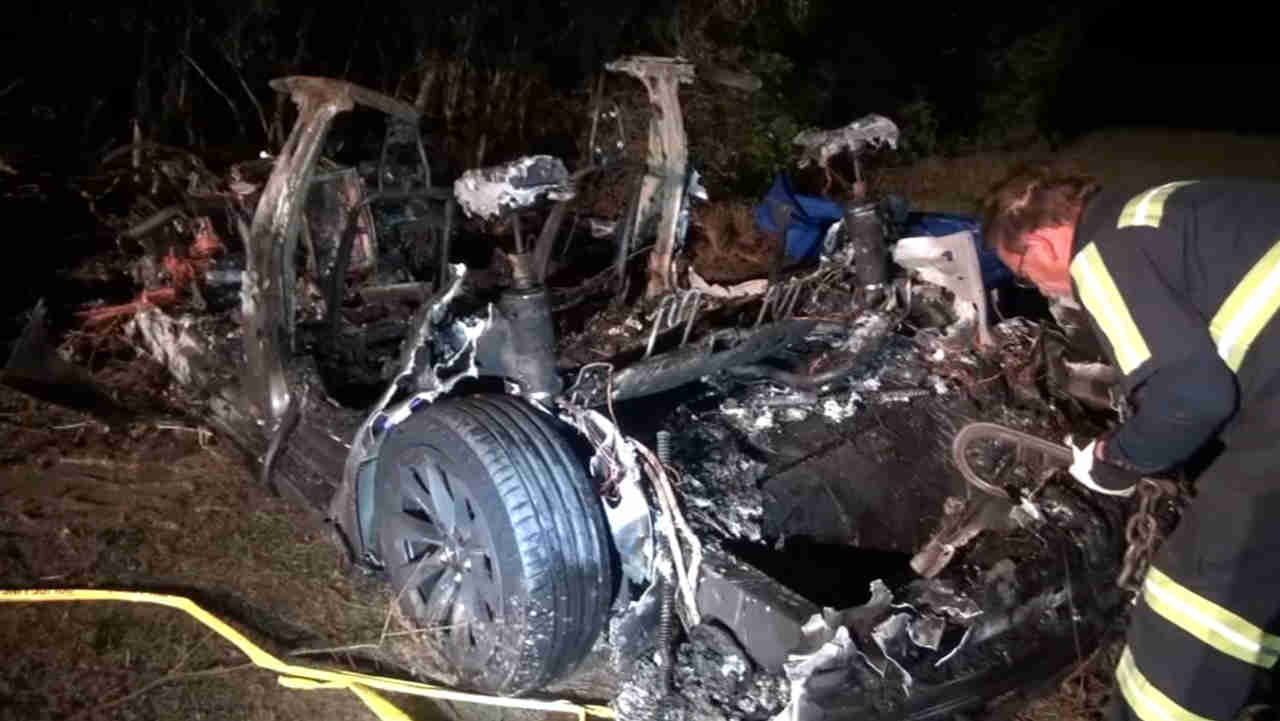 foto de capa do carro Tesla que pegou foto nos EUA