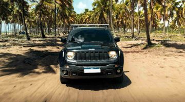 Foto de capa de um Jeep Renegade numa aventura no Brasil