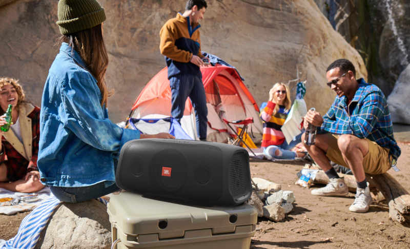 JBL/Divulgação Foto da caixa de som portátil, para carro e camping, JBL Sub Bass Pro Go