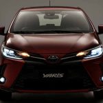dianteira do Toyota Yaris XLS 2023 com DRL