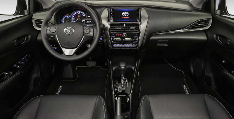 Toyota/Divulgação Painel do Yaris XLS 2023