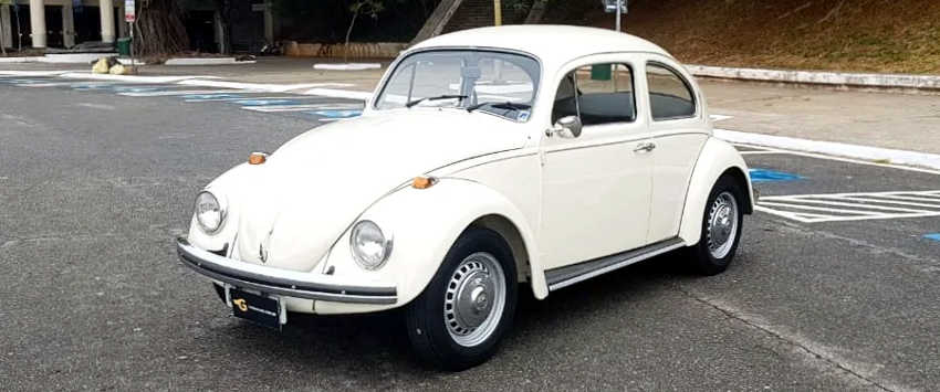 Reprodução do The Garage em 14/02/2022 - https://thegarage.com.br/carro/1975-vw-fusca-1300l/ Volkswagen Fusca de 1975