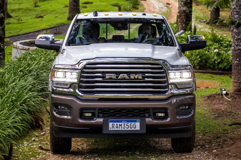 Ram/Divulgação dianteira da nova Ram 3500 Longhorn Limited