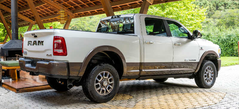 Ram/Divulgação visual traseiro da nova Ram 3500 Longhorn Limited