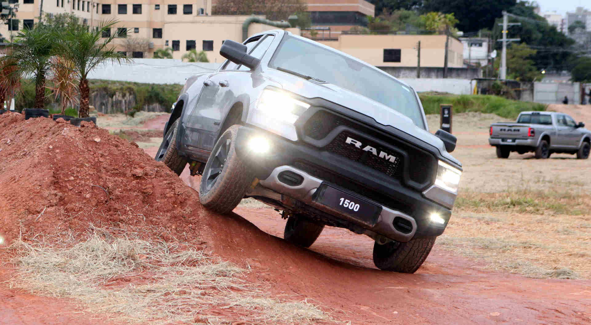 Foto de capa da picape Ram 1500 Rebel