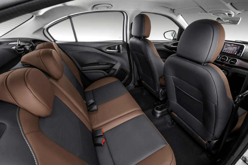 interior do Fiat Cronos Precision 2023