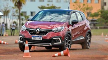 Foto de capa do Captur turbo durante o Curso de direção segura Renault