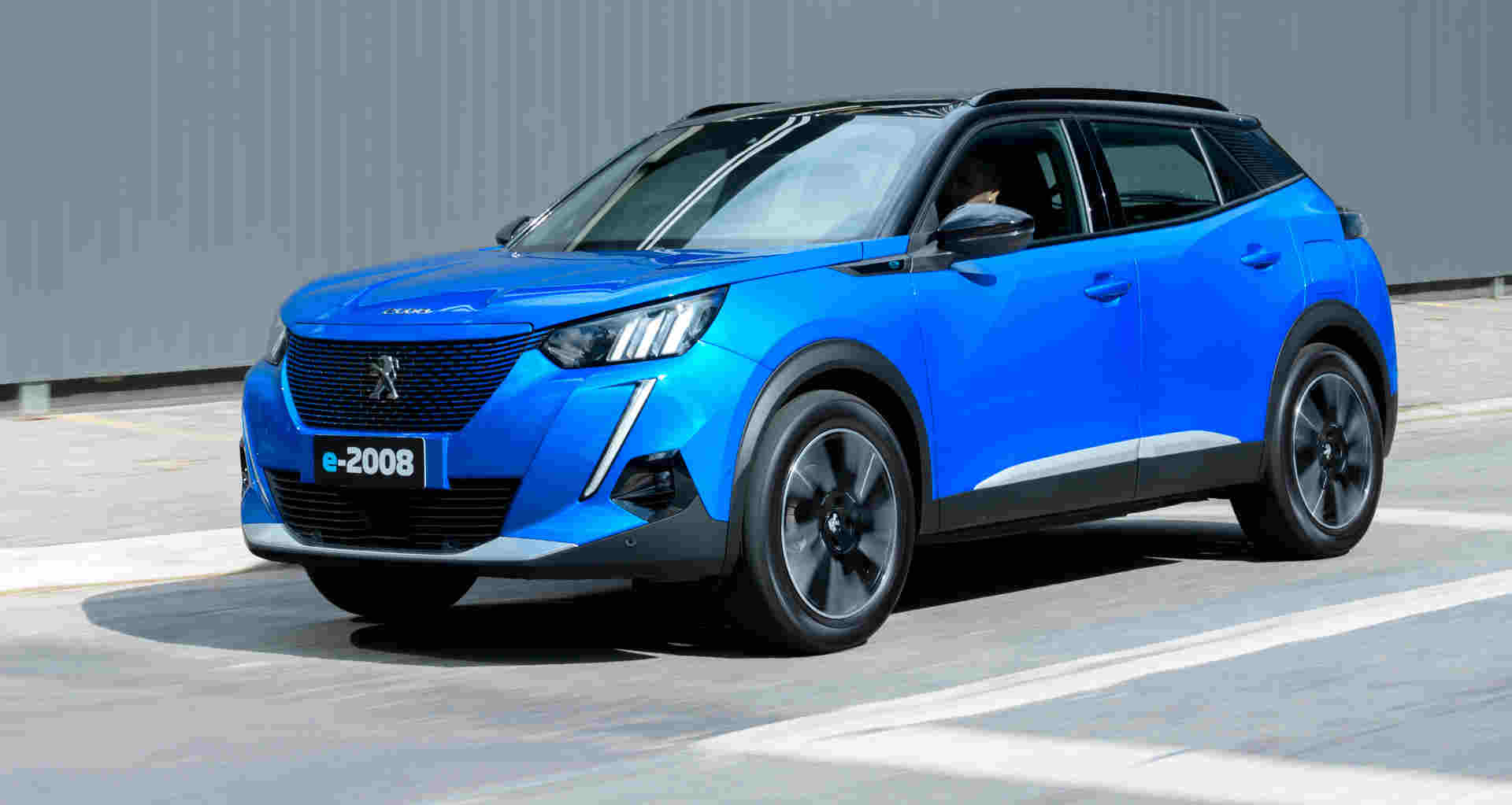Foto de capa do Peugeot e-2008 2023