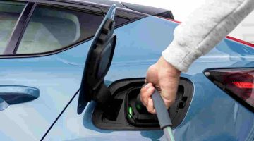 Foto de capa do abastecimento de um carro elétrico