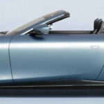 Foto da lateral da Ferrari Roma Spider