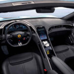 Foto do painel da Ferrari Roma Spider