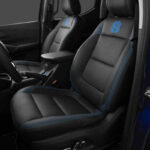 Foto mostra os detalhes New Holland nos bancos dianteiros da Fiat Titano