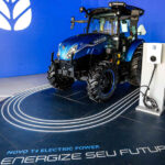 Foto do T4 Electric Power, primeiro conceito de trator utilitário 100% elétrico da indústria com funções automatizadas