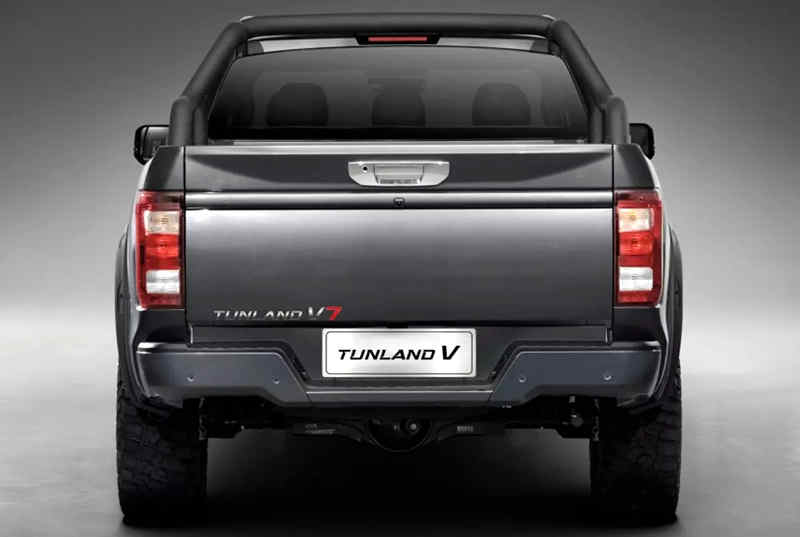 Foton/Divulgação Foto da traseira da picape Foton Tunland V7