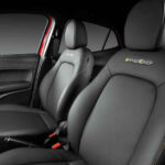 Foto do banco revestido em couro do Fiat Argo Trekking CVT 2026