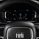 Foto do quadro de instrumentos do Fiat Pulse Impetus 2026 híbrido