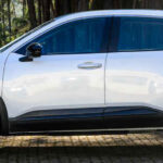 Foto da lateral do novo Nissan Kicks Sense 2026