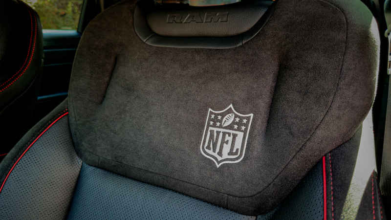 Ram/Divulgação Foto do detalhe do banco dianteiro da Ram Rampage R/T NFL Edition