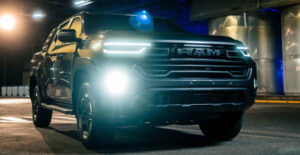 Foto dos faróis de LED da Ram Dakota Warlock