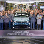 Foto de capa do primeiro Renault Boreal fabricado no Brasil