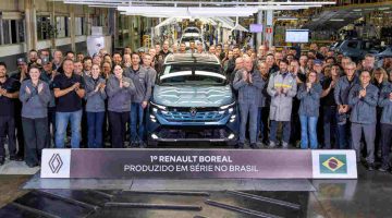 Foto de capa do primeiro Renault Boreal fabricado no Brasil