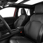 Foto dos bancos dianteiros do Yaris Cross XRX