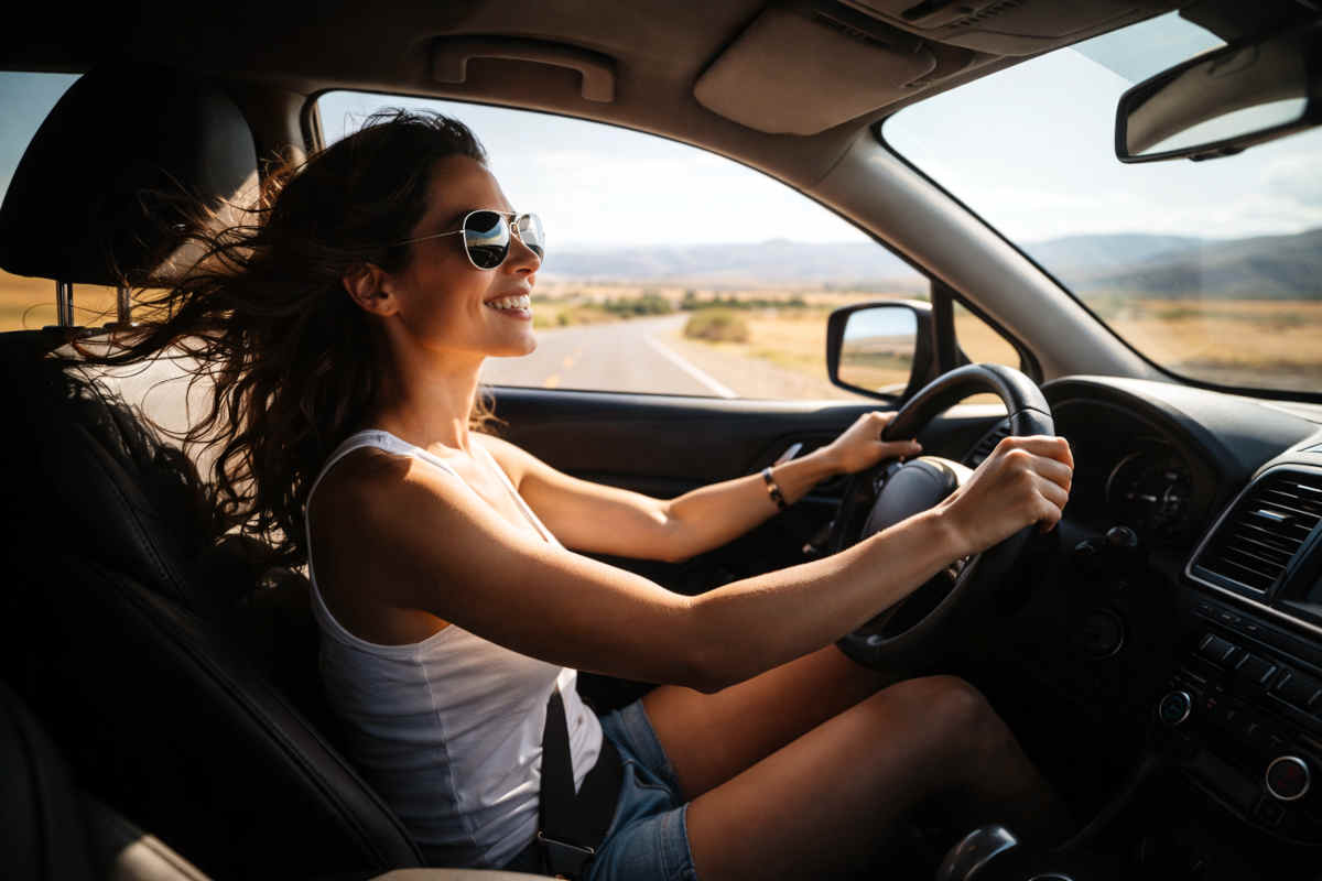 Arte feita por IA mostra os atributos mais valorizados pelas mulheres na compra de um carro