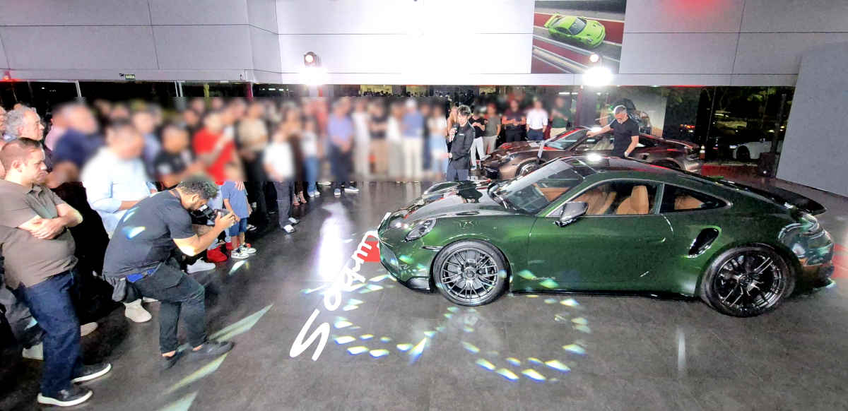 Foto do novo Porsche 911 Turbo S na Porsche Bamaq