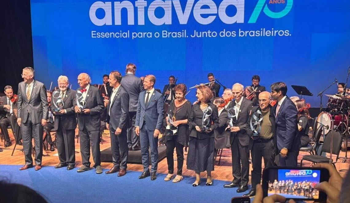 Fotos da homenagem aos jornalistas durantes o evento Anfavea 70 anos