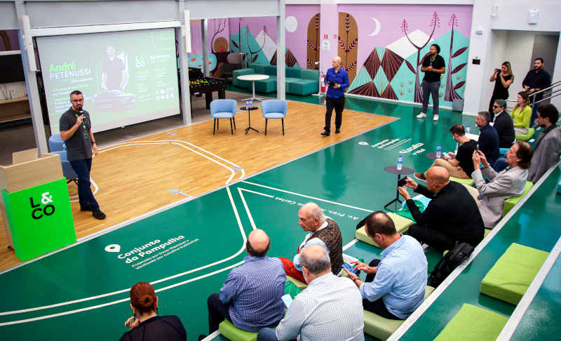 Renault/Divulgação e Localiza/Divulgação Foto do encontro entre Renault e Localiza&CO para discutir mobilidade e tecnologia