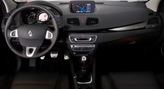 Renault/Divulgação Renault-Fluence-GT-Brasil-esportivo-interior-painel