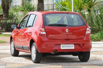 Renault-Sandero-2012-Brasil-traseira